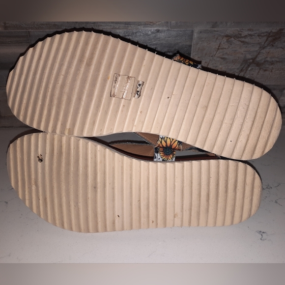 SUNFLOWER canvas backed Thong Sandals Size 10.5 excellent used condition - Picture 9 of 9